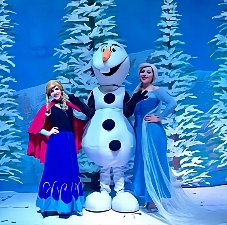 Obra de teatro con personajes de nieve