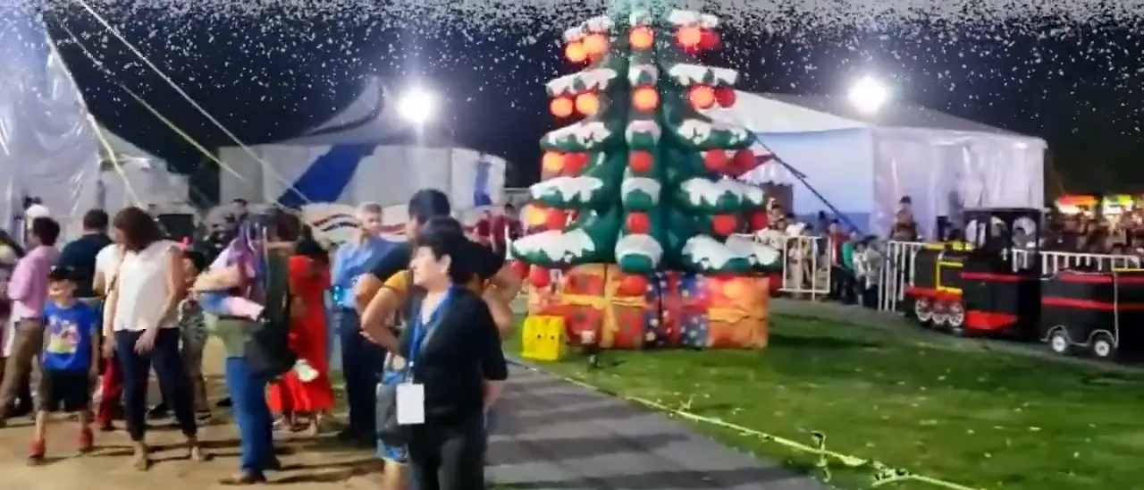 Árbol navideño y trenecito Expreso Polar